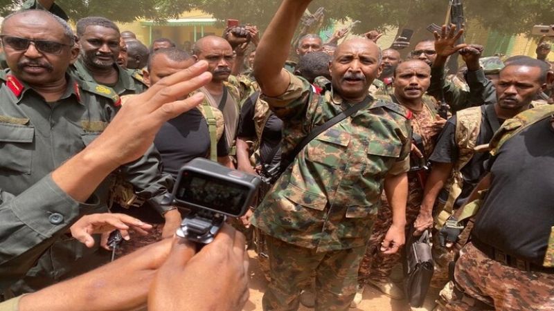 السودان.. البرهان يهدد قوات الدعم السريع باستخدام "القوة المميتة" 