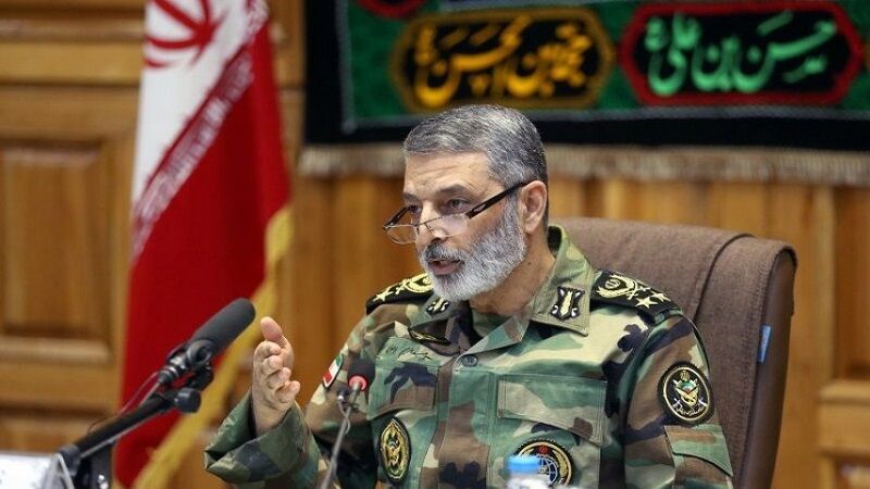القائد العام للجيش الإيراني: إيران دولة حاسمة في المنطقة وسنستخدم قدراتنا لإزالة التهديد 