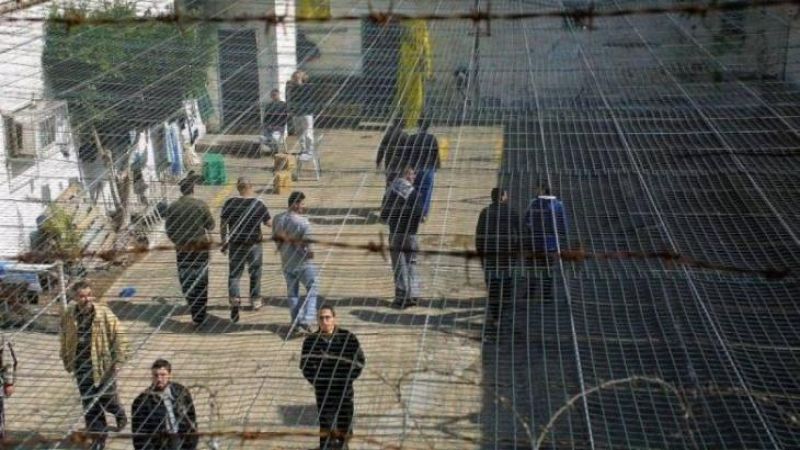 الأسرى الفلسطينيون يضربون عن الطعام غدًا للإفراج عن وليد دقة