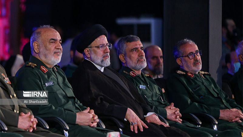 بالصور: القوات الجوية التابعة لحرس الثورة الاسلامية تكشف عن صاروخ فرط صوتي متطور جديد يحمل اسم "فتاح" بحضور الرئيس الايراني