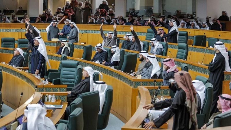 الكويت: 38 نائبًا احتفظوا بمقاعدهم بينهم سيدة واحدة