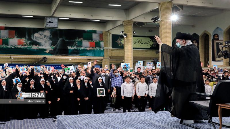 الإمام الخامنئي: الشباب حوّل التهديدات الى الفرص كي تبقى إيران قوية