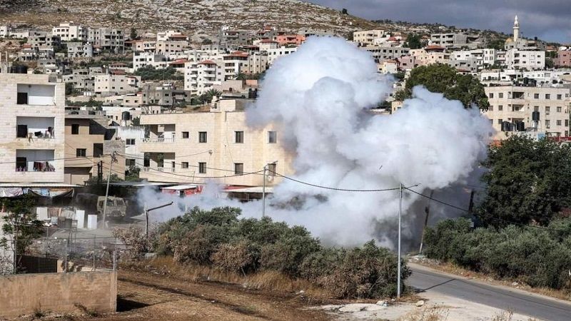 الهلال الأحمر الفلسطيني: طواقمنا تنقل 7 إصابات بشظايا وإصابتين بالرصاص الحي من جنين
