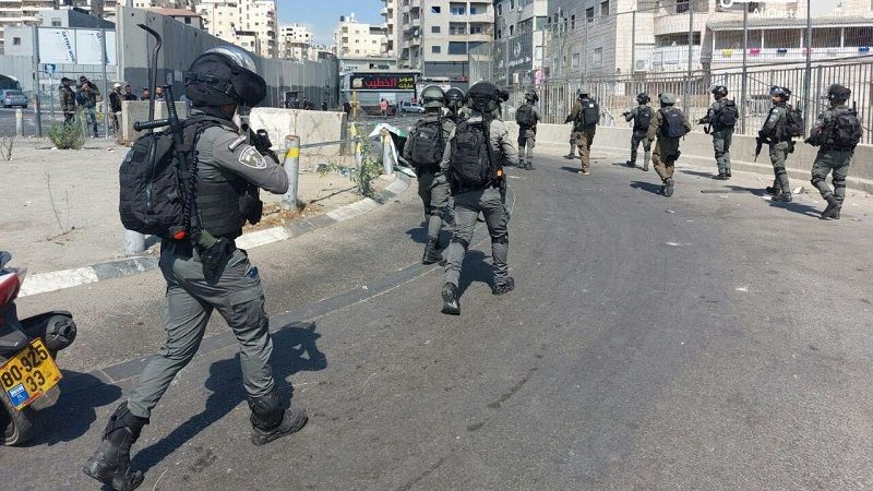 فلسطين المحتلة: قوات الاحتلال تعتقل والد الشهيد خلايلة وشقيقه 