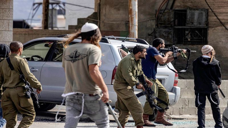 فلسطين: إصابة مواطن بجروح في اعتداء للمستوطنين على مركبات المواطنين في حوارة جنوبي نابلس