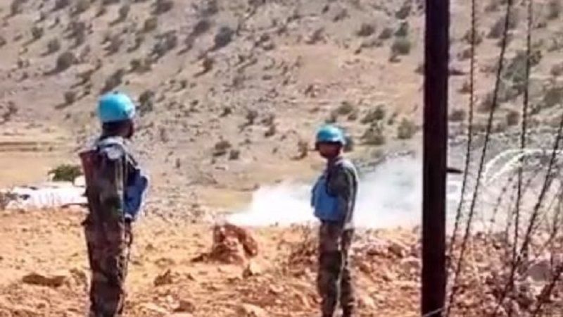 جيش العدو يُلقي قنابل دخانية على مُزارع لبناني في الجزء المحرّر من تلال كفر شوبا