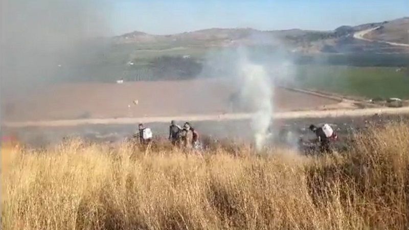 بالفيديو والصور: دورية للعدو الصهيوني تفتعل حريقًا في خراج بلدة بليدا الجنوبية