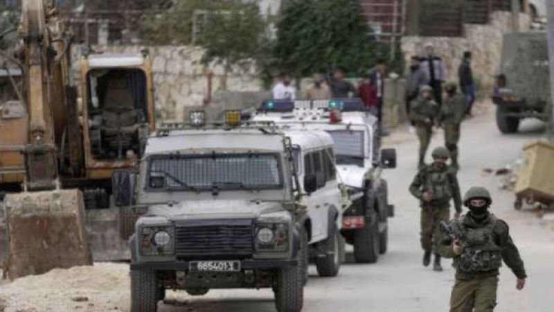فلسطين: قوات خاصة صهيونية تحاصر منزلا في مخيم عسكر شرقي نابلس