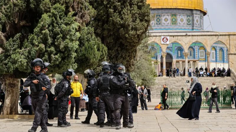 فلسطين: مستوطنون يقتحمون باحات المسجد الأقصى بحماية مشددة من قوات الاحتلال