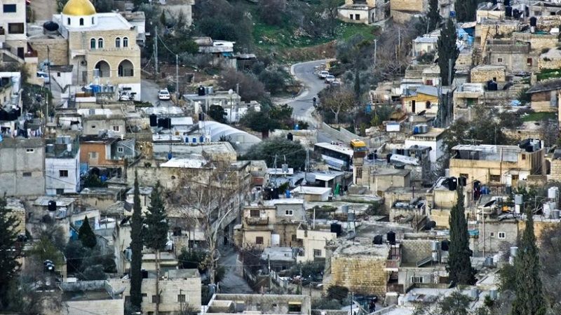 فلسطين: قوات الاحتلال تعتقل 3 شبان خلال اقتحامها بلدة قطنة شمال غرب القدس المحتلة