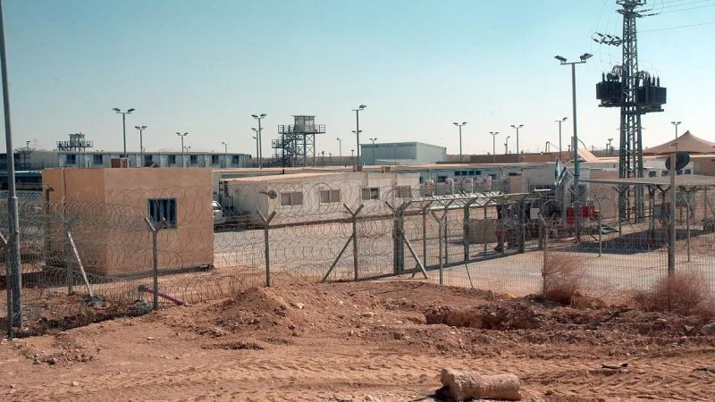 فلسطين: استمرار حالة التوتر في سجن النقب منذ أيام وإدارة السجن تغلق الأقسام وتدفع بتعزيزات إضافية من وحدات القمع