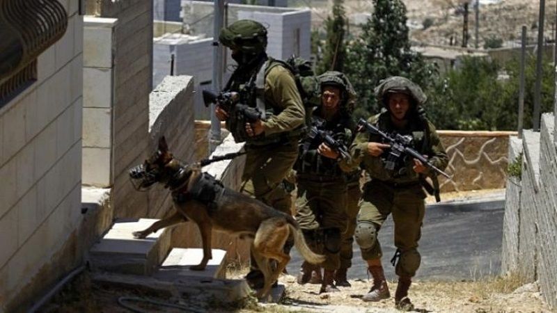 الاحتلال الصهيوني يشن حملة مداهمات واسعة في الضفة الغربية المحتلة