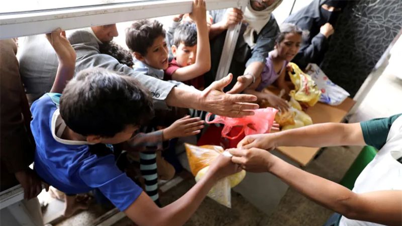 برنامج الغذاء يطلب من صنعاء التوقيع على قرار تقليص مساعداته في اليمن