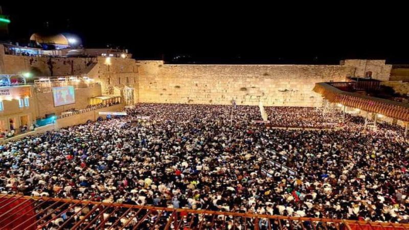 آلاف الصهاينة يحيون رأس السنة العبريّة