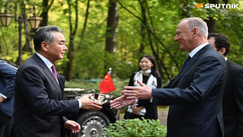 باتروشيف يبحث مع وزير الخارجية الصيني التعاون العسكري التقني بين موسكو وبكين