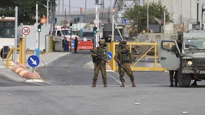 فلسطين: إلقاء قنبلة محلية الصنع "كوع متفجر" صوب حاجز "دوتان" جنوب غرب جنين
