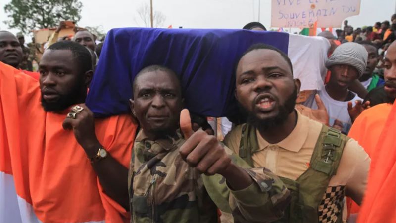 السفير الفرنسي في النيجر يغادر إلى تشاد