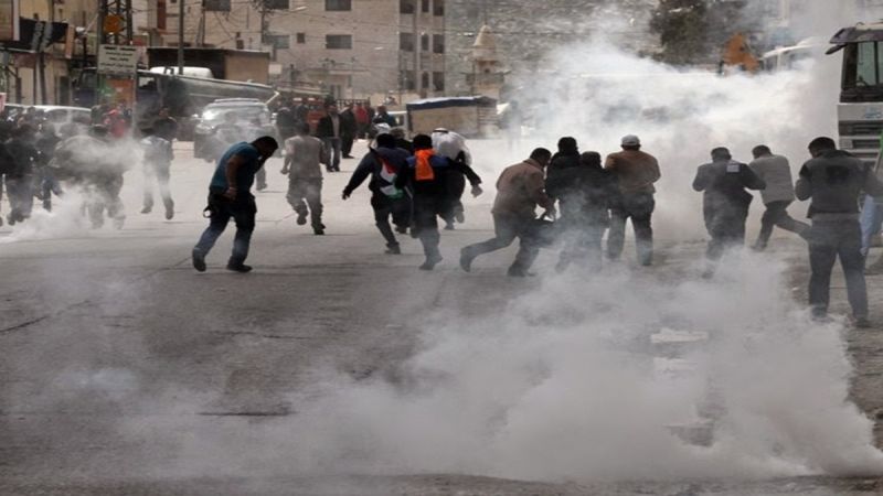 فلسطين: 26 إصابة اختناقًا بالغاز خلال المواجهات مع الاحتلال شرقي نابلس