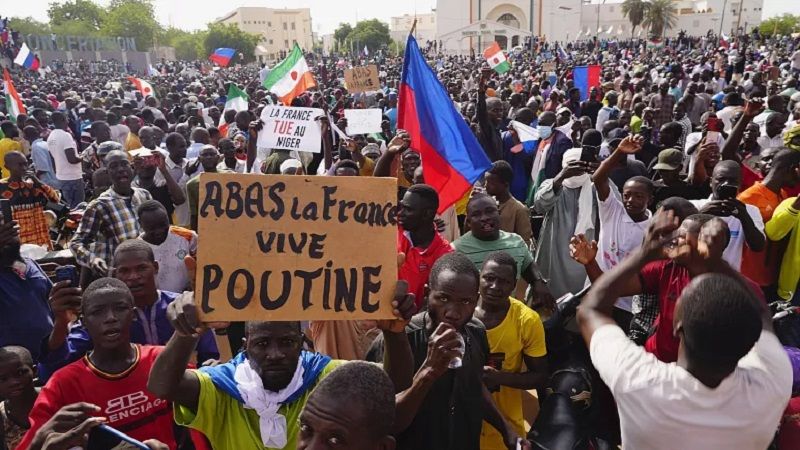 نيامي: فرنسا لا تنوي الانسحاب من النيجر