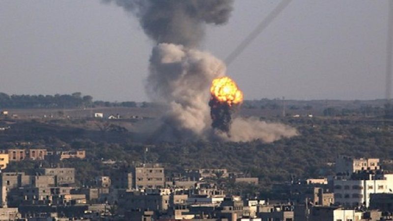 فلسطين المحتلة: طائرات الاحتلال الحربية تستهدف بغارات ثقيلة شرق الشجاعية بقطاع غزة