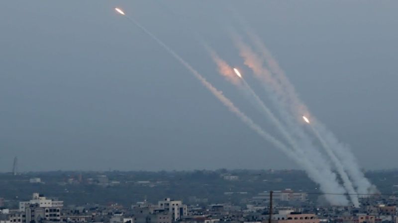 "كتائب القسام" تقصف تحشدات للعدو شرق "بئيري" برشقة صاروخية.