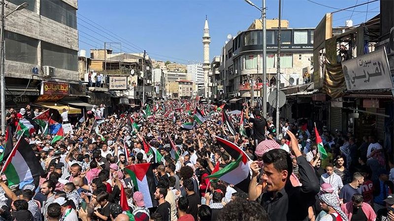 آلاف الأردنيين يتظاهرون تضامنًا مع فلسطين