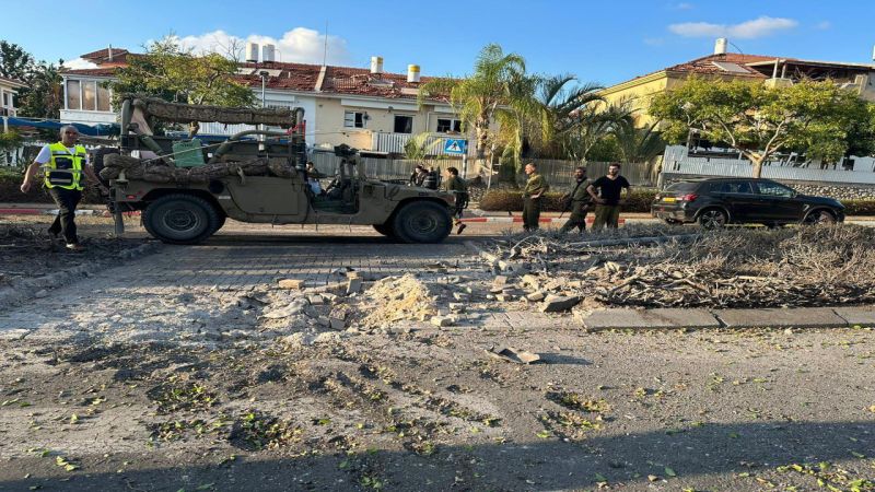 إعلام العدو: اضرار في مبنى نتيجة إصابته بصاروخ جنوب تل ابيب