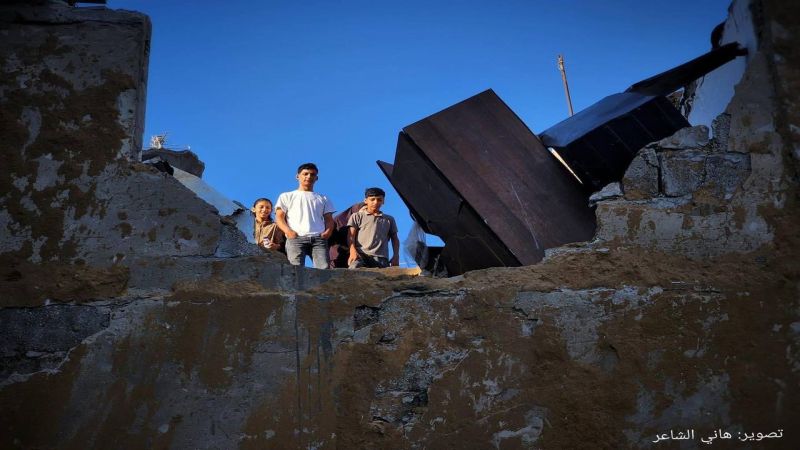 فلسطين: بالصور.. أنقاض منازل عائلتي زنون وعرفات بعد قصفها من قبل طيران الاحتلال الليلة الماضية