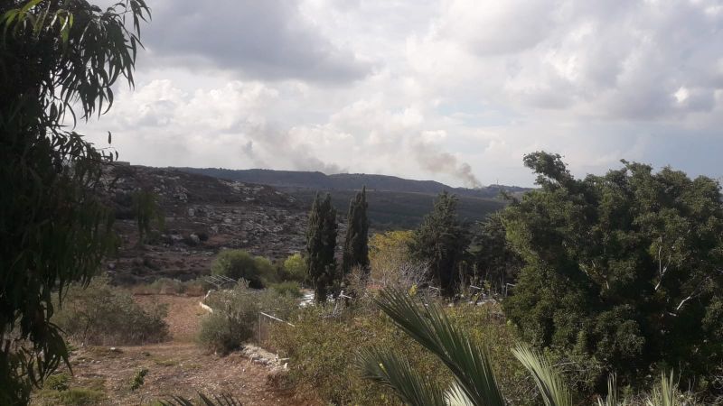 "المنار": موقع المالكية الصهيوني يستهدف مزارعين في حقولهم من الجانب اللبناني ما تسبب بوقوع جريحين 