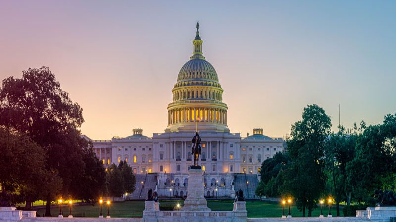  الولايات المتحدة الأميركية: وقفة احتجاجية في هذه الأثناء أمام مبنى الكونغرس الأميركي في واشنطن تطالب بوقف الدعم المطلق لـ"إسرائيل"