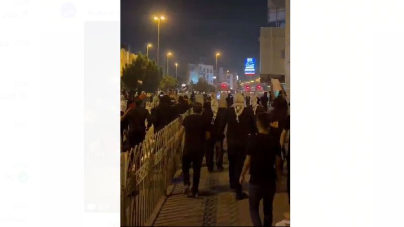 بالفيديو.. نظام البحرين المطبّع يقمع مسيرة بحرينية غاضبة متوجهه إلى السفارة الأميركية وسط المنامة