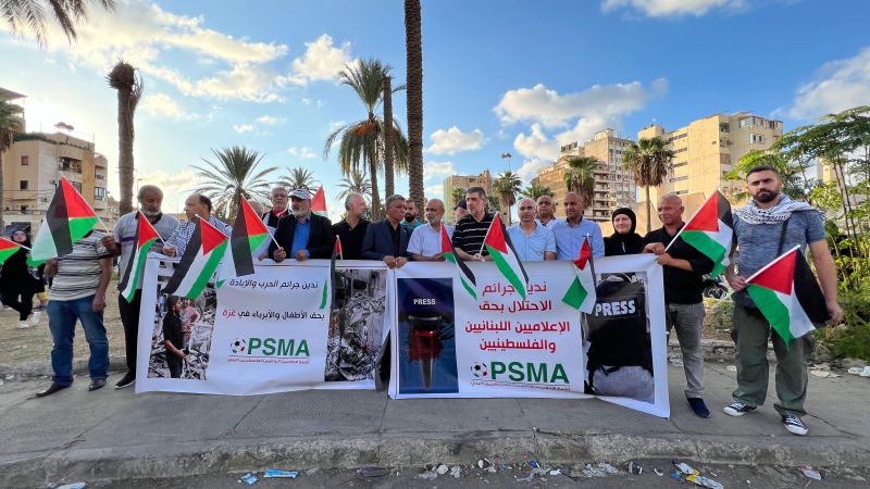 لبنان: تجمع الإعلاميين الرياضيين الفلسطينيين ينظم وقفة في صيدا استنكاراً لجرائم الاحتلال