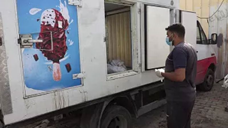 فلسطين: تحويل المزيد من ثلاجات "الآيس كريم" في غزّة إلى برادات لجثامين الشهداء 