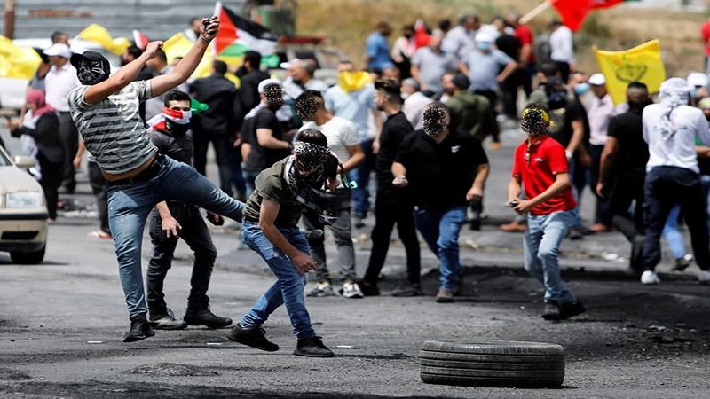 فلسطين: اندلاع مواجهات أثناء انسحاب قوات الاحتلال من مدينة رام الله بعد اعتقالات ومداهمات