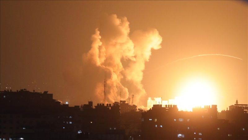 طائرات الاحتلال تستهدف مولدات والواح الطاقة الشمسية ومخزنًا لمخبز العائلات في مدينة غزة