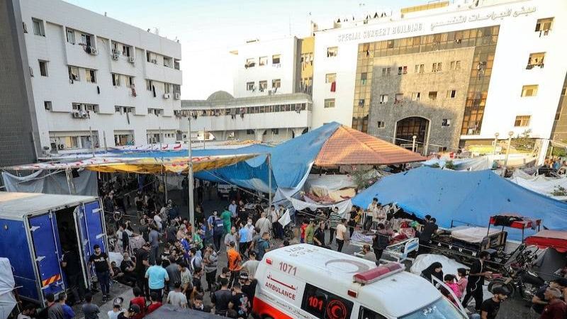 مدير مجمع الشفاء الطبي في غزة: إصابتان في استهداف الاحتلال لخيمة الصحافيين