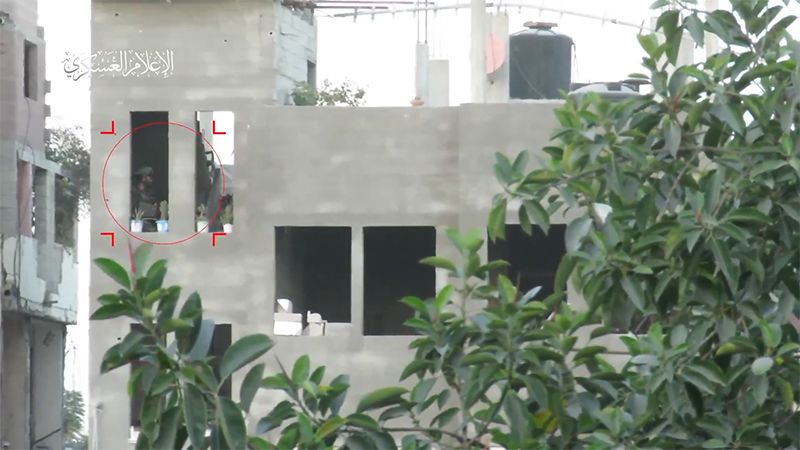 كتائب القسام تستهدف منزلًا تحصن فيه جنود الاحتلال شمال بيت حانون بغزة