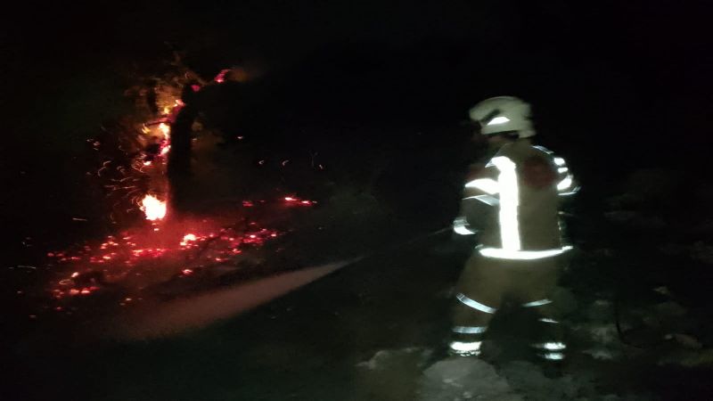 بالصورة: فوج اطفاء بنت جبيل يخمد حريقًا في يارون