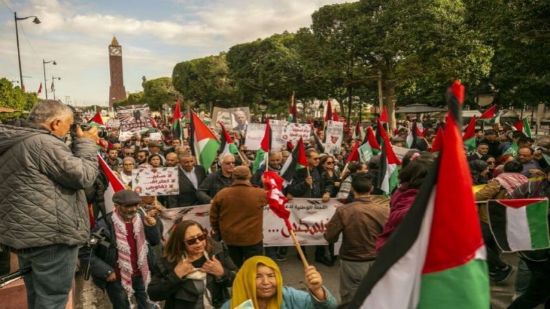 التونسيون يحيون اليوم العالمي للتضامن مع الشعب الفلسطيني: الحق لا يُسترد إلا بالمقاومة