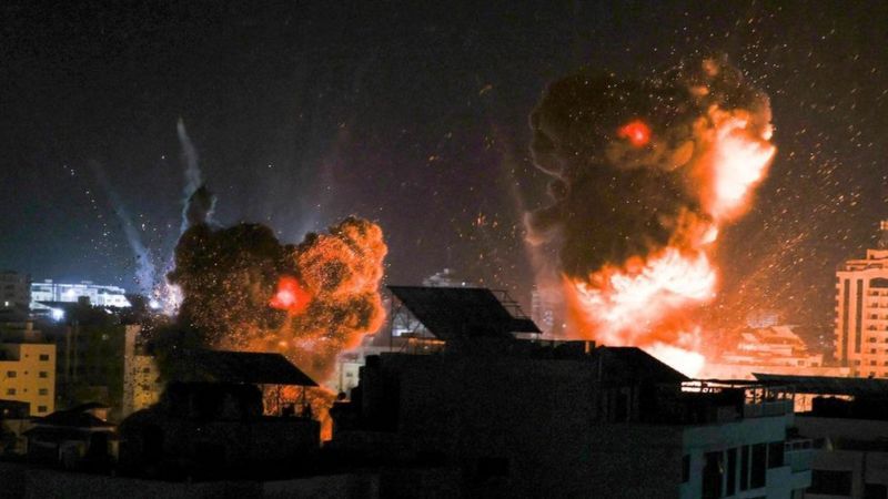 فلسطين: طيران الاحتلال ينفذ حزامًا ناريًا ويشن غارات عنيفة على محيط شركة الكهرباء قرب مخيم النصيرات وسط قطاع غزة