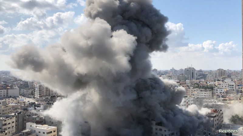 فلسطين| المكتب الإعلامي الحكومي في غزة: "جيش" الاحتلال يواصل قصف واستهداف العديد من المنازل والمناطق الآمنة في أكثر من محافظة في القطاع