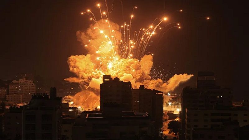 شهيد وعدد من الجرحى في غارات إسرائيلية استهدفت مناطق شرق خان يونس جنوبي قطاع غزة