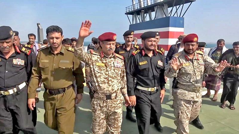 وزير الدفاع اليمني: البحر الأحمر محرّم على سفن الكيان الصهيوني
