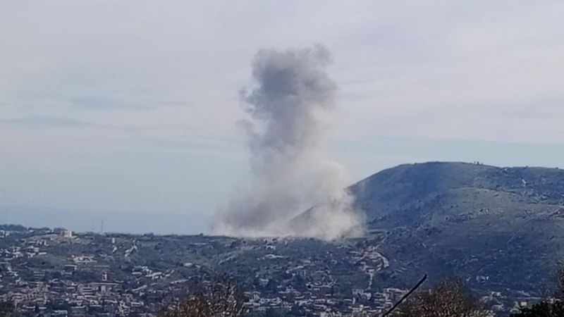 لبنان: الطيران الحربي المعادي يشن غارة جوية إستهدفت أطراف بلدة عيترون