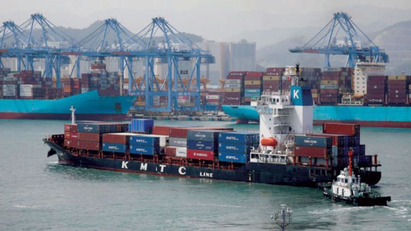 ارتفاع كلفة ووقت نقل البضائع للكيان بسبب الحصار الذي يفرضه الجيش اليمني على السفن المتجهة نحو الموانئ "الإسرائيلية"