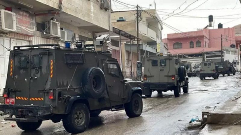 قوات الاحتلال تنفّذ حملة مداهمات واعتقالات واسعة في الضفة الغربية