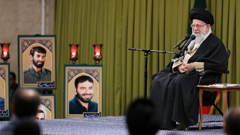 الإمام الخامنئي: الثورة الإسلاميّة تصدر في العالم كنسيم الرّبيع