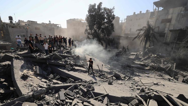 العدوان مستمر على غزة.. ومجزرة صهيونية جديدة في دير البلح