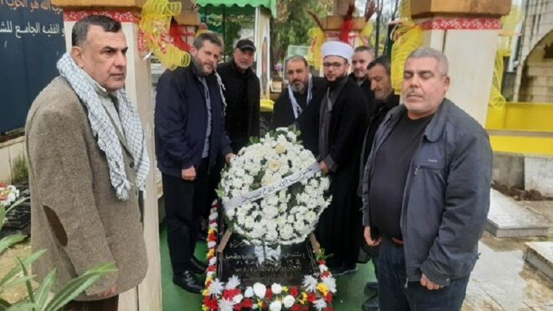 وفد من قطاع صيدا في حزب الله يزور ضريح شيخ الشهداء بذكرى القادة الشهداء