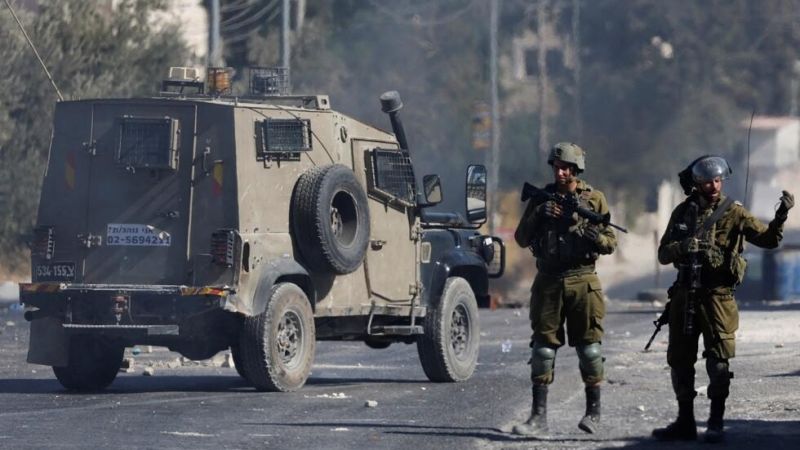 جيش الاحتلال الإسرائيلي يقرّ بإصابة جنديّ بجراح خطيرة في اشتباكات بمخيم طولكرم بالضفة الغربية